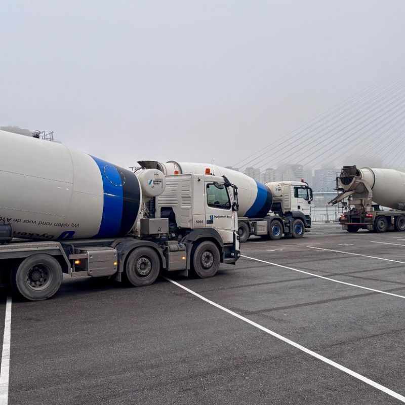 9a444bbc-b829-3c52-b0a8-2429cbe7a5f1